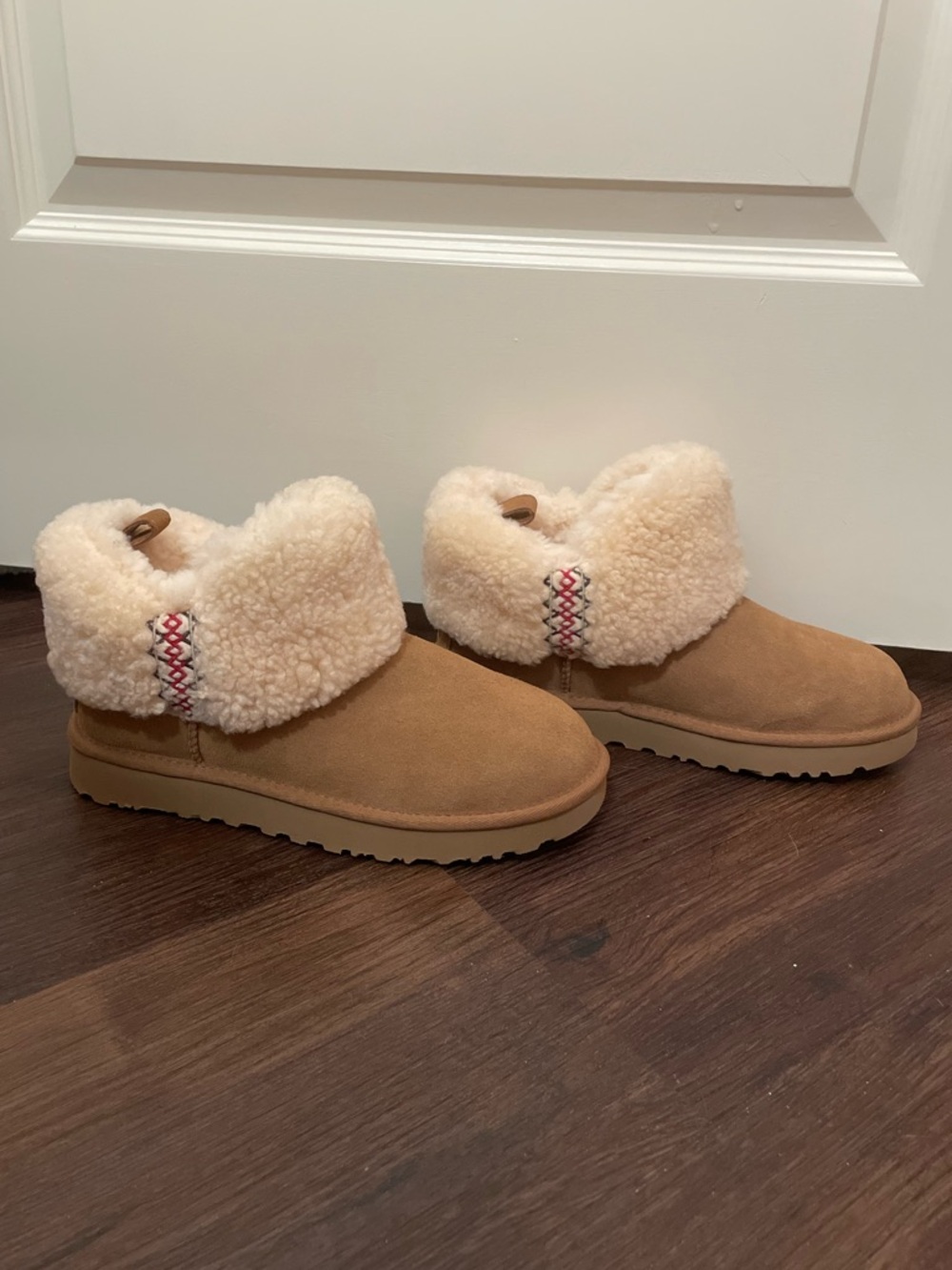 NWOT Ugg Women’s Ultra Mini Ugg Braid Winter Boots Chestnut Size 6